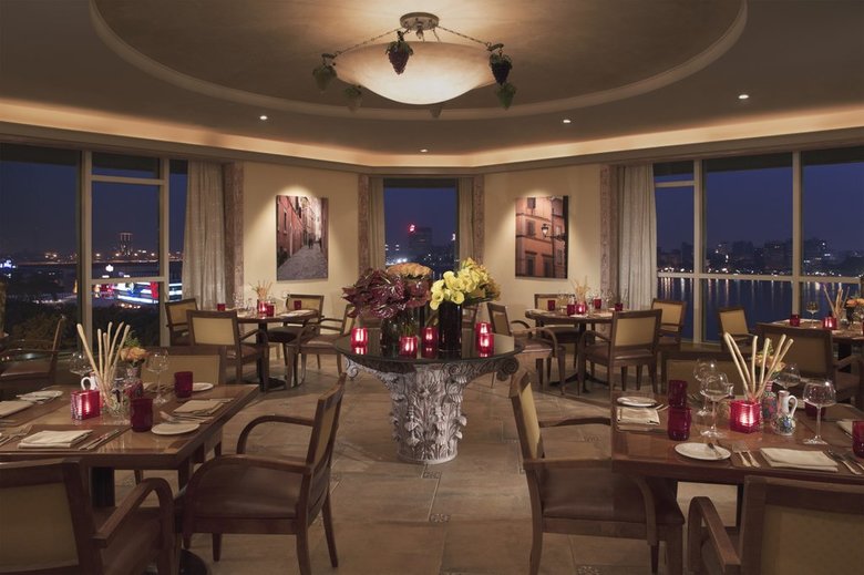 Hotel Four Seasons First Residence