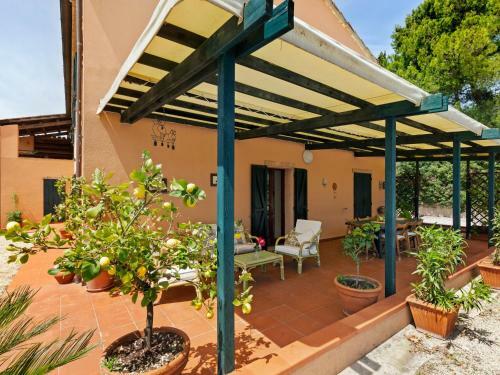 Traditional Villa In Varano With Private Garden