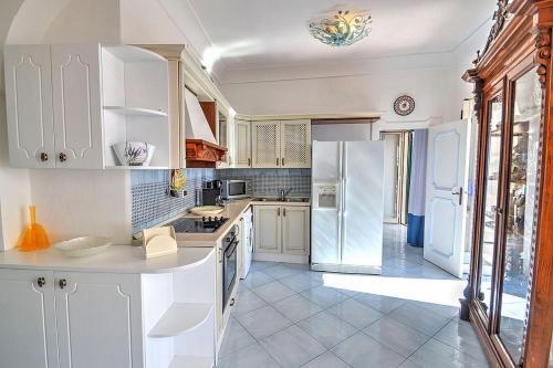 Positano Villa Sleeps 8 Pool Air Con