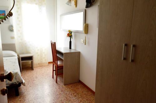 Hostal New Hotel Cirene Single Room Half Pension