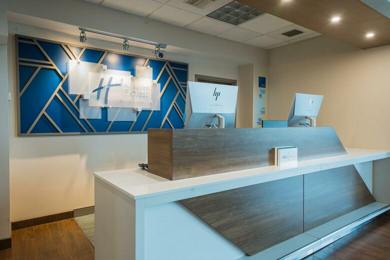 Holiday Inn Express Hotel & Suites Oldsmar