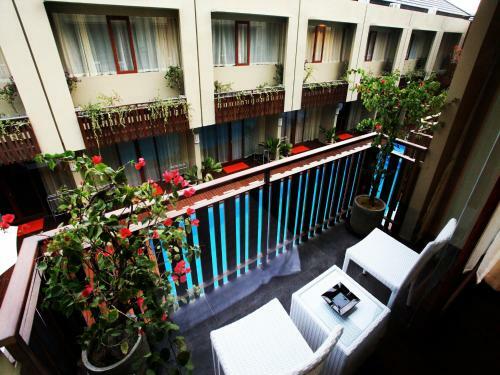 Hotel Devata Suites And Residence