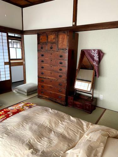 Hostal Okiya Guest House & Tapas Bar