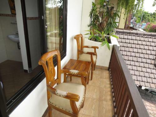 Hostal Nuriani Restaurant And Rooms