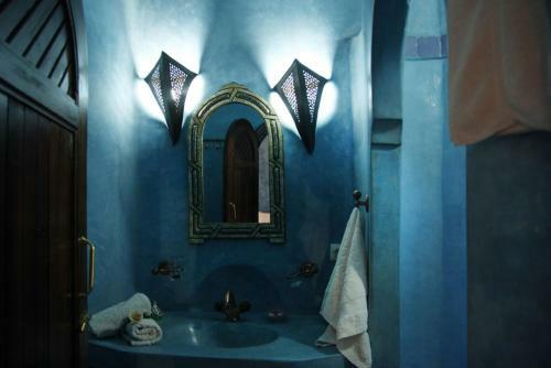 Hostal Riad Azenzer - Room Chefchaouen 3 Pers