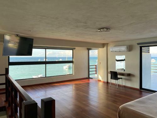 Cuxos Hotel Beachfront