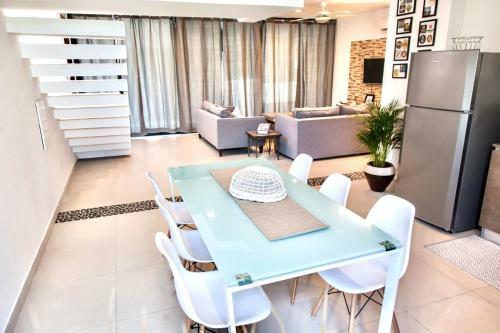 3 Bedrooms Penthouse With Private Rooftop
