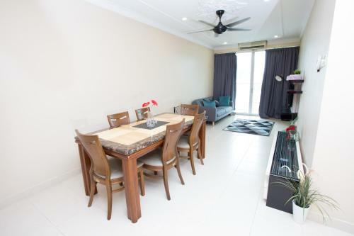 Apartamentos Plaza Rah Suites By Subhome