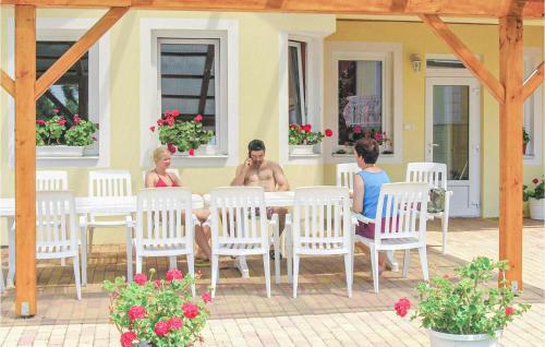 Holiday Home Zrinyi Utca-vonyarcvashegy