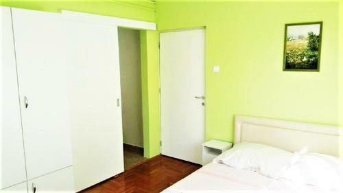 Bed & Breakfast Alex's Apartman & Panzi�