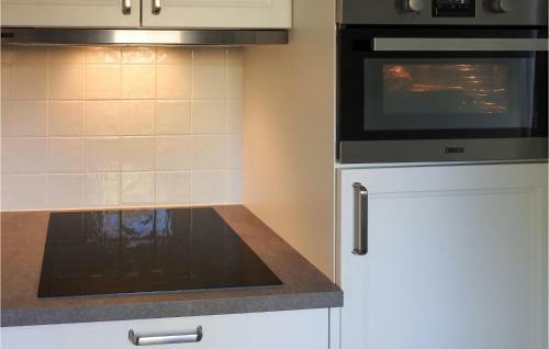 Nice Home In Vlagtwedde With Indoor Swimming Pool, Wifi And 3 Bedrooms