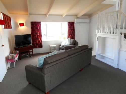 Ocean Beach Aloha - Mt Maunganui Holiday Home