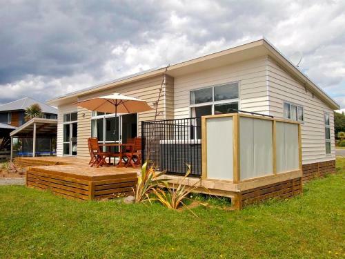 Modern Mountain Spa Escape - Ohakune Holiday Home