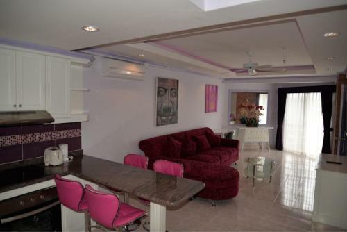 Jomtien Beach Condominium 3rd Floor Apartment