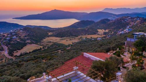 Kalkan Villa Sleeps 6 With Pool And Air Con