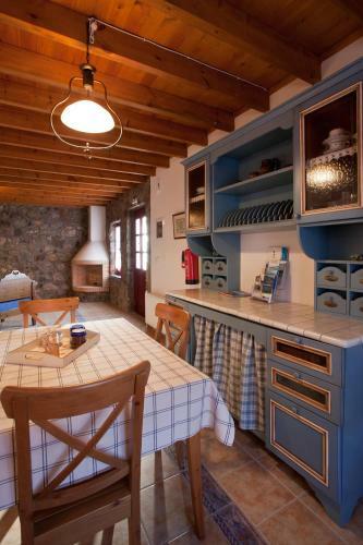 Villa Stone Houses