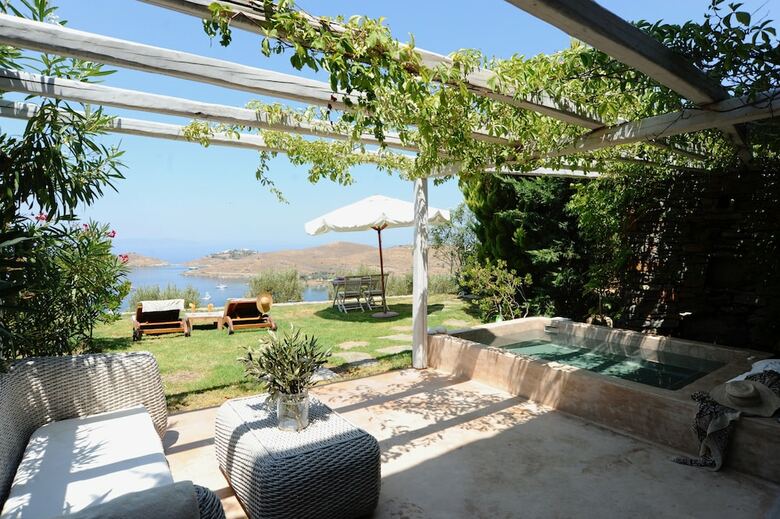 Hotel Aigis Suites
