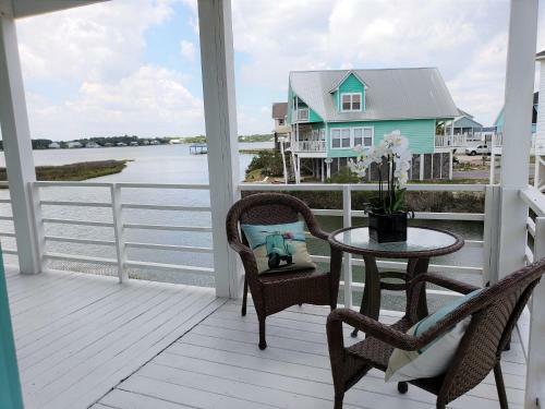 Teal & Tonic Home