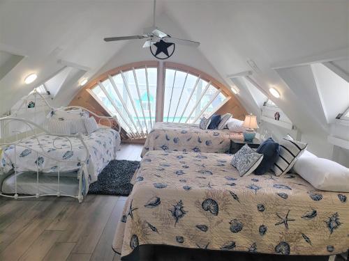 Teal & Tonic Home