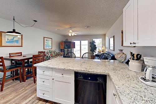 Apartamento New Listing! Blue Heron: 2 Lagoon-front Units Duplex