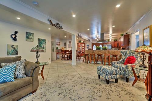 Expansive Getaway About 2 Miles To Mendenhall Glacier!