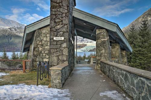 Expansive Getaway About 2 Miles To Mendenhall Glacier!