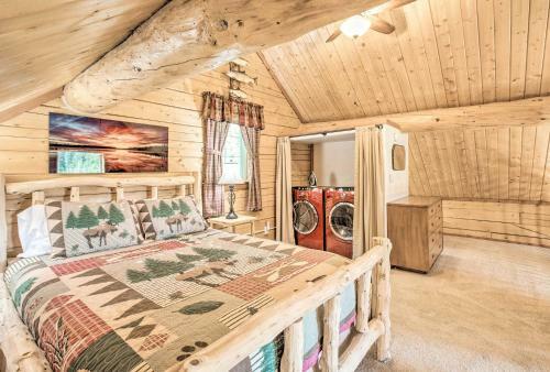 North Pole Log Cabin With Northern Lights Views!
