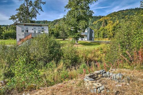 Pet-friendly Home With Northern Lights Aurora View
