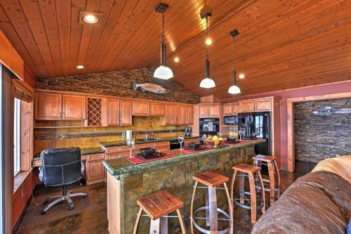 Apartamento Crows Nest Waterfront Apt With Seward Bay Views!