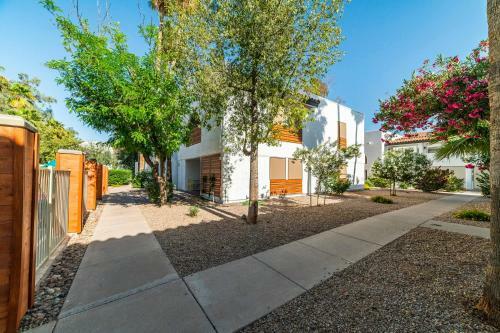 41b - Casa Grande Modern 1bd Condo Heated Pool