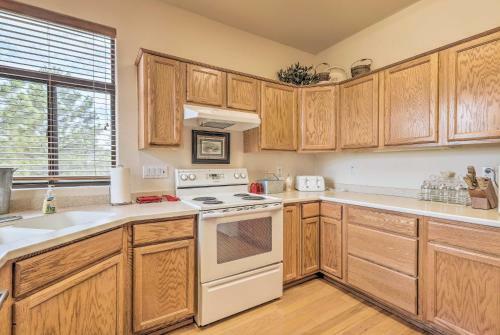 Secluded Heber Cabin With Valley Views And Deck!