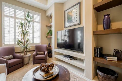 All-suite Home Located In North Phoenix Home