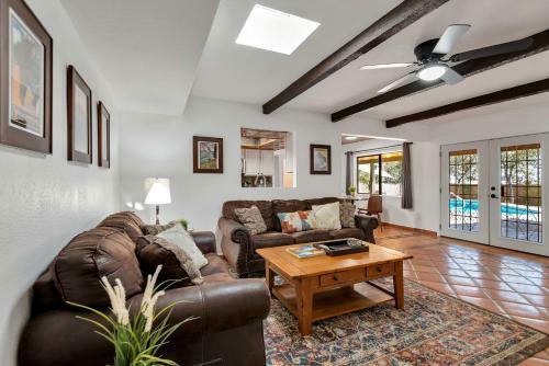 Stylish Scottsdale Home With Yard Pets Welcome