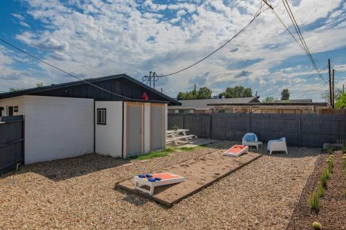 Sleek 2br Phoenix Townhome By Wanderjaunt