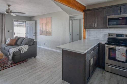Sleek 2br Phoenix Townhome By Wanderjaunt