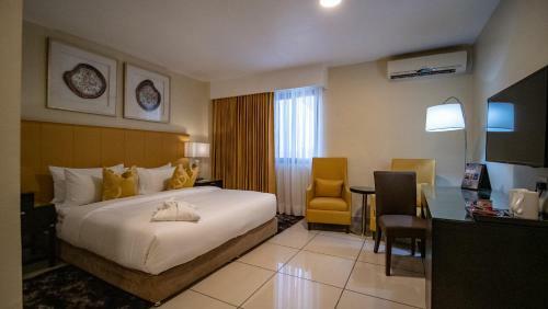 Oak Plaza Hotels East Airport