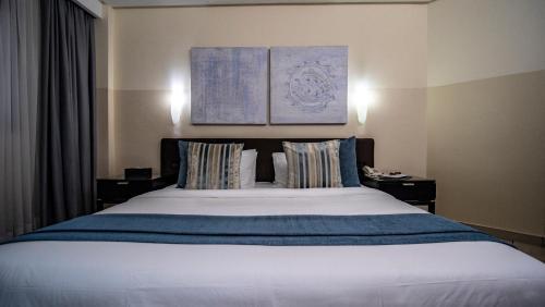 Oak Plaza Hotels East Airport