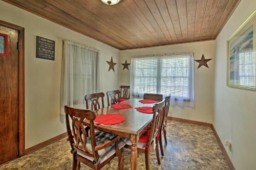 Cozy Home - 2 Mi To Bathhouse Row And Downtown!