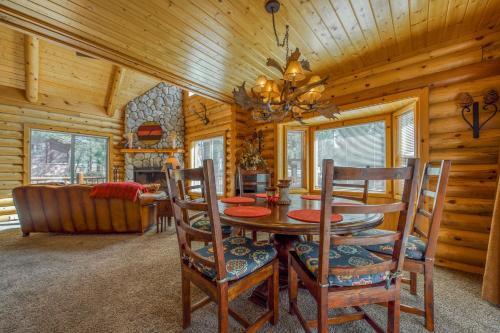 Teakwood In Bear Lake