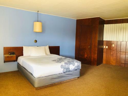 Motel Curly Redwood Lodge