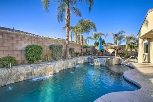 Spacious Retreat With Tiki Lounge And Pool Table!