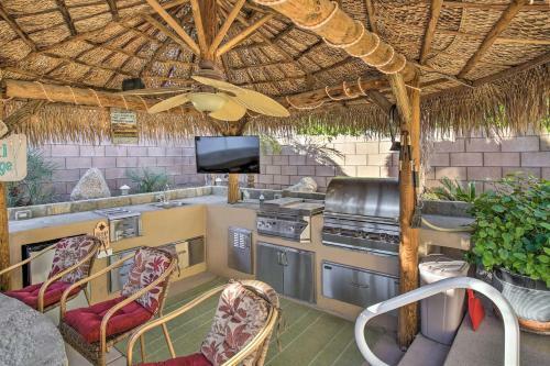 Spacious Retreat With Tiki Lounge And Pool Table!