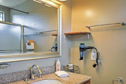 Apartamento Recently Renovated Long Beach Condo With Balcony!