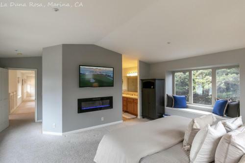 Large 3 Bedroom 2 Bath In Marina