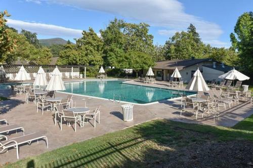 Hotel 657 Cottages At Silverado Residence