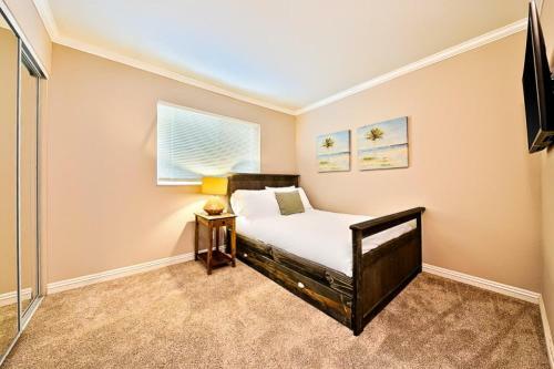 Nb-1126a-newport Beach Condo Delight