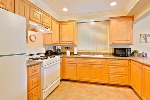Nb-3800 Surf And Sand Beach Paradise