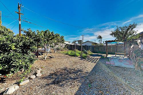 Contemporary Bungalow With Game Room & Fruit Trees Home