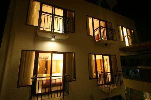 Hotel Crown Regency Beach Resort
