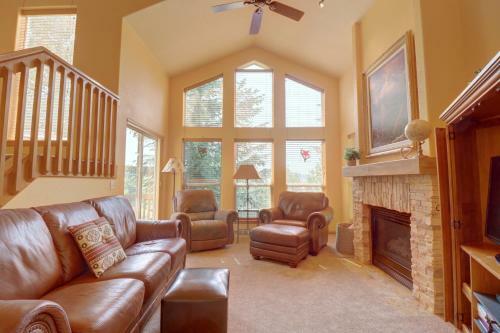 75 Corinthian 3br 3ba Spacious Layout, Private Garage Townhouse
